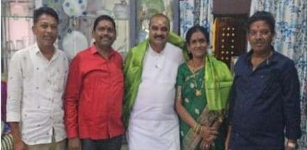 Rajanna Sircilla Jindam Kala Chakrapani Wedding Anniversary Greetings- జింద్రకళ చక్రపాణి గార్ల దంపతులు వివాహ వార్షికోత్సవం శుభాకాంక్షలు తెలిపిన తెలంగాణ దినపత్రిక చేనేత టీవీ సీఈవో బూర్ల వెంకన్న boorla venkanna