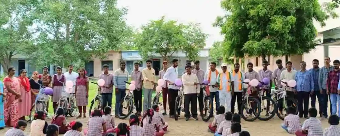 bandi sanjay distribute cycles to poor peoples
