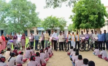 bandi sanjay distribute cycles to poor peoples
