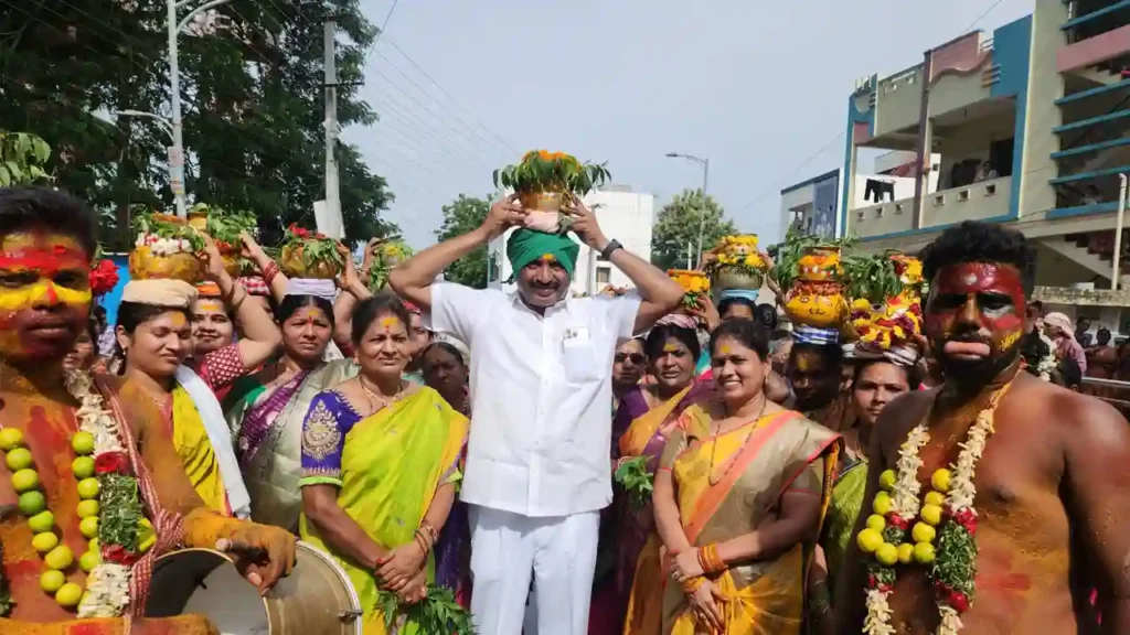 Karimnagar Bonalu Festival 2025 – Former Mayor Sunil Rao participates in grand Pochamma Bonalu procession