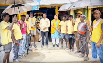 Umbrella Distribution Charity Telangana – Lions Club donates umbrellas to hamalis